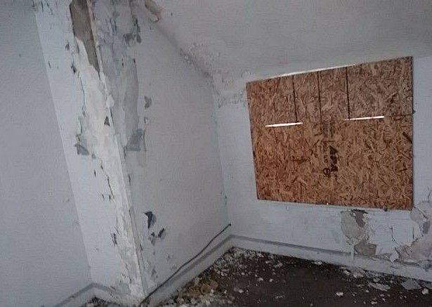 10741 E Outer Drive second floor 9.jpg